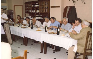 45 - En el restaurante Oasis - 2001